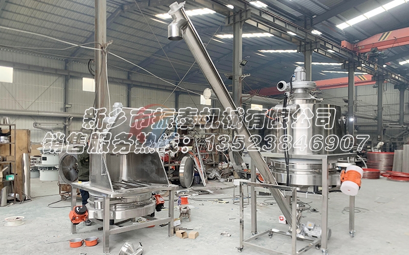 抗菌肽人工小袋無塵投料站直排篩：完美輸送除雜篩分，潔凈生產(chǎn)